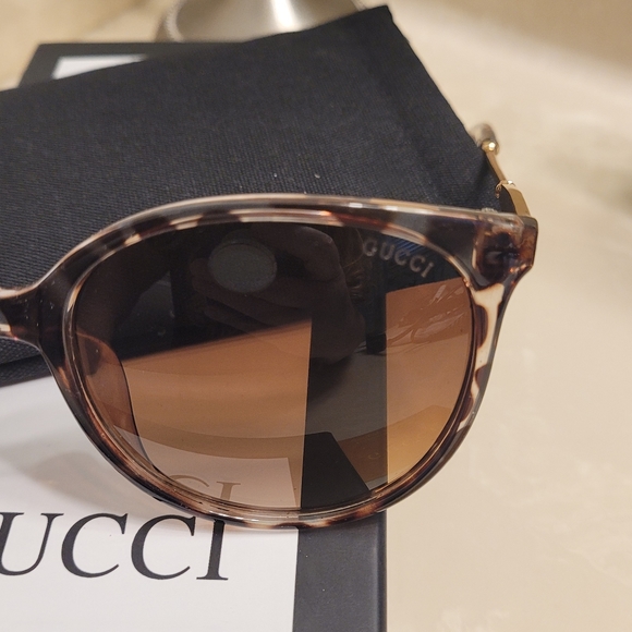 Gucci Black and Brown Tortoiseshell Sunglasses - Picture 5 of 11